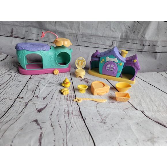 Littlest Pet Shop 2 Playhouses and 8 Accessories Lot Of 10 Items - Picture 1 of 7